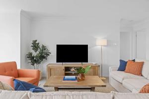 Wine Down 700m walk to Cessnock CBD