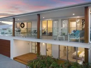 Perfect Beachhouse Lakes Surf at your Feet - Budgewoi