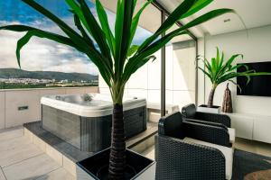 River Town View - Luxury Apartment with Jacuzzi on Terrace