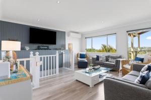 Holiday Home with Ocean Views Wamberal