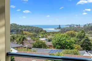 Holiday Home with Ocean Views Wamberal - Matcham