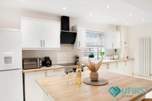 Luxury 3 Bed House - Hot Tub - Near Castle, QMC - City Centre & Trent Bridge - Sleeps 6