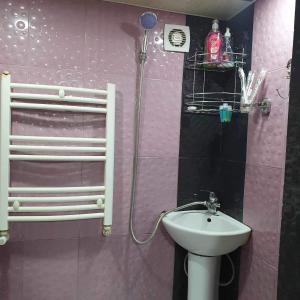 2 bedroom apartment near metro