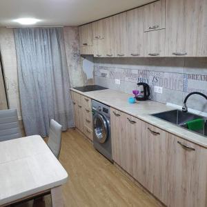 2 bedroom apartment near metro