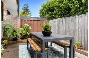 Light filled Villa Moments to the Beach - Long Jetty