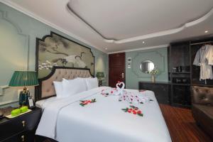 Madelise Palace Hotel & Travel