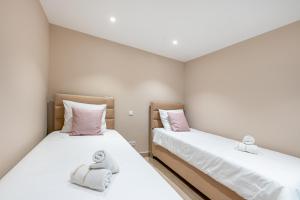 Málaga Benalmádena Vacation Rentals five minutes from the Port of Benalmádena Beach Pool and Sun