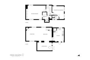 The Old Coach House - Converted barn with private garden parking and fireplace