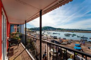 Crab Shack Apartments - Stylish back beach duplex apartment, Teignmouth