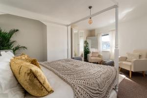 Crab Shack Apartments - Stylish back beach duplex apartment, Teignmouth