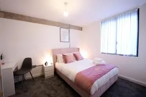 Warrington Retreat - Pluxa Pink Pearl - Glazebury