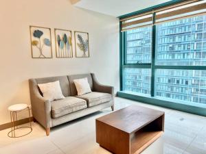 Cozi Uptown 1br suite Mitsukoshi Mall BGC