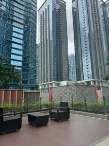 Cozi Uptown 1br suite Mitsukoshi Mall BGC