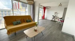 Grand Séjour Lumineux avec Balcon & Vue Cathédrale - Pointe-à-Pitre