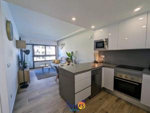 Modern 2 Bed Apt with Com Pool VM52