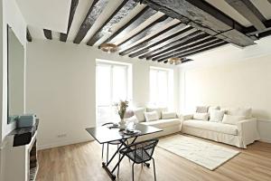 Stylish Two-Bedroom Apartment in Saint-Germain