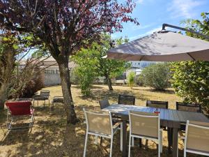 B&B / Chambres d'hotes Maison spacieuse jardin Transat - Parking gratuit : photos des chambres