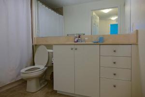 Luxurious, family-friendly 3BR condo on the water