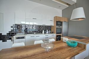 Villa Sapphire by PosarelliVillas