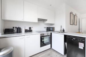 Premium 3 bedroom Apartment 5 minutes to Central London Enjoy Cashback forSeptember Stays