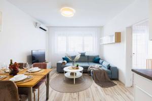 BNB Modern Family Escape