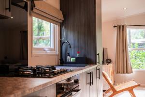 Forest Finest, luxe chalet met HOT TUB mooie overkapping en prachtige tuin met veel privacy