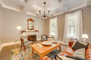 Spacious Vintage Gem with Sunroom in Manistee! - 马尼斯蒂