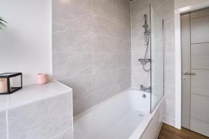 The Warrington Hideaway - Pluxa Rose Gray