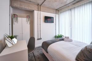 The Warrington Hideaway - Pluxa Rose Gray