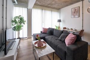 The Warrington Hideaway - Pluxa Rose Gray