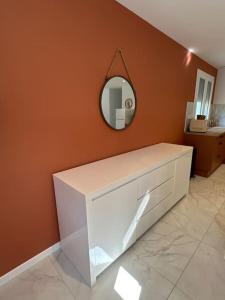 Villas Villa renovee proche centrale - clim reversible - wifi - parking : Villa 3 Chambres