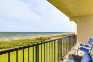 Oceanfront Atlantic Beach Condo with View! - 4hvězdičkové hotely ve městě Atlantic Beach
