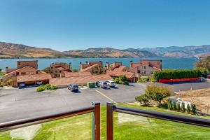 Lake Chelan Shores: Lakeside Luxury #19-5