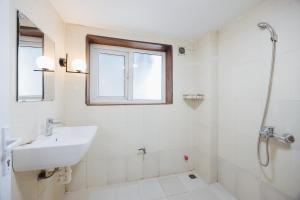 VietHOME- 502 Hang Bai-4 pax Netflix FREE Laundry