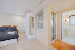 VietHOME- 502 Hang Bai-4 pax Netflix FREE Laundry