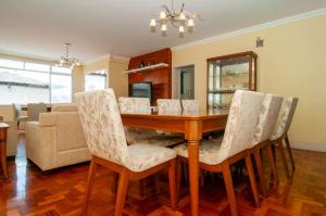 1 quadra da Praia, 3 quadras da Av Nações JZ5206