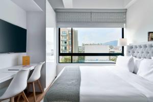 Otoño by Wynwood House