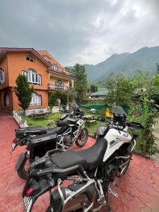 New urban Den cottage