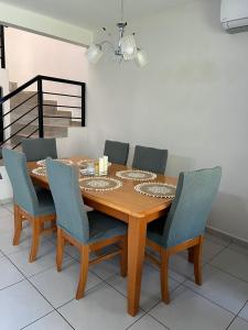 Casa llena de naturaleza y paz perfecta para descansar.