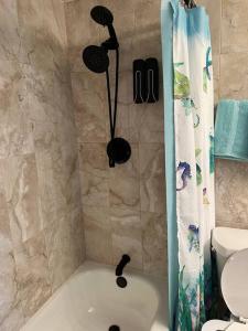 2br,heated pool vacation home