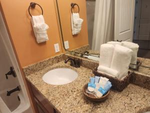 Deluxe Queen Room with Two Queen Beds room in Magnolia Creek Lodge