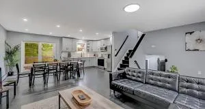 Peaceful Pocono Home with Hot Tub, gym, & office - Long Pond