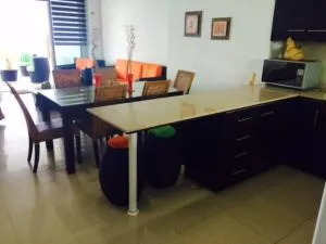 Playa Azul 2 en piso 7 vista espectacular de lujo - Esmeraldas