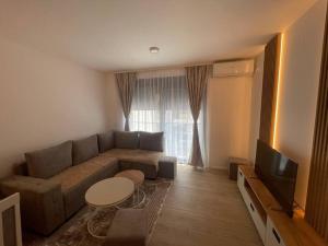 I&I 3 Bedrooms Apartment II