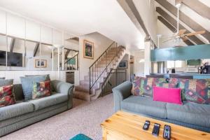 Perfect Ski Rental 2 blocks from Village Gondola