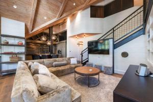 Hyatt Condominium 06 by East West Hospitality