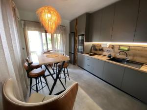 ELiFourka - Seaside Luxury - 170m to the Beach - Power Onsite for Electric Vehicle