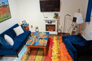 The Van Gogh Apartment - a cozy, creative retreat