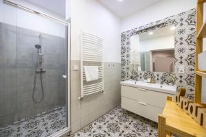 Central & Cozy Superior Terez Boulevard Apartment