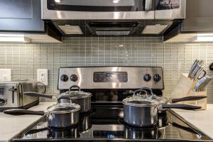 Lux Modern Art Apartment Near Eateries and Theater by RGS